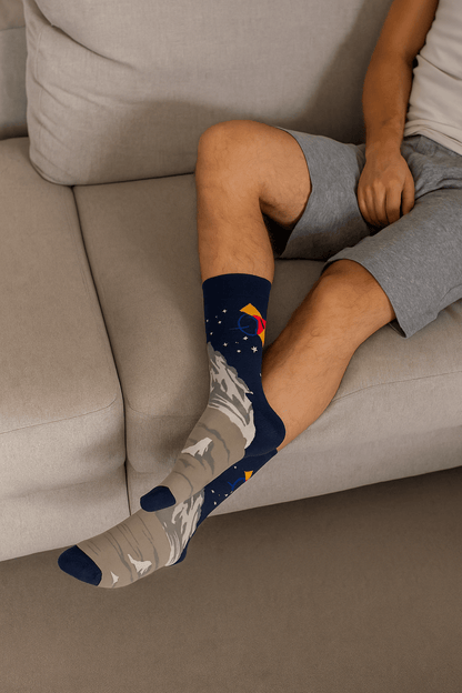 SpaceVibes™ – Baumwollsocken mit galaktischem Print - sockNroll